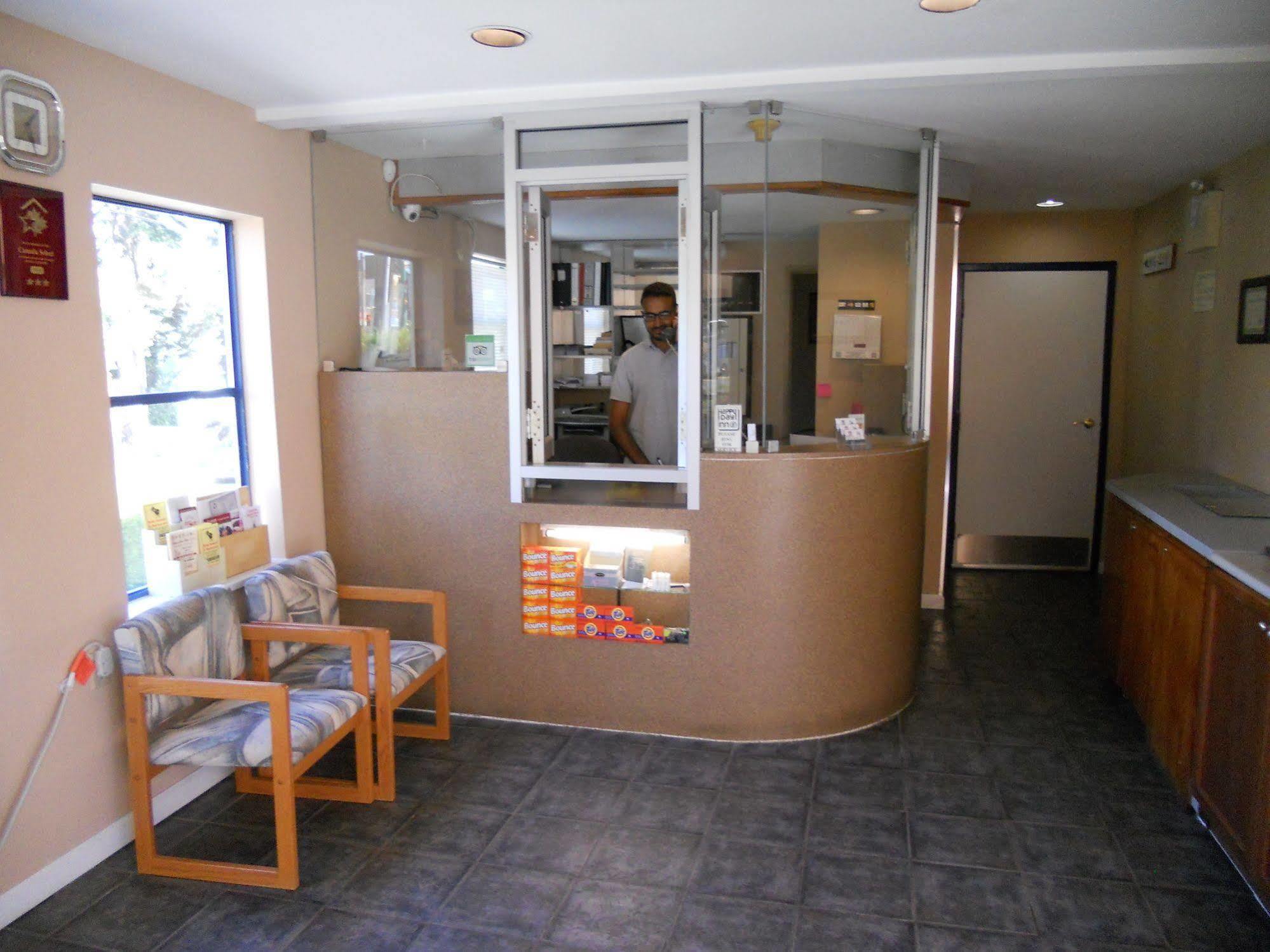 Happy Day Inn Burnaby Eksteriør bilde